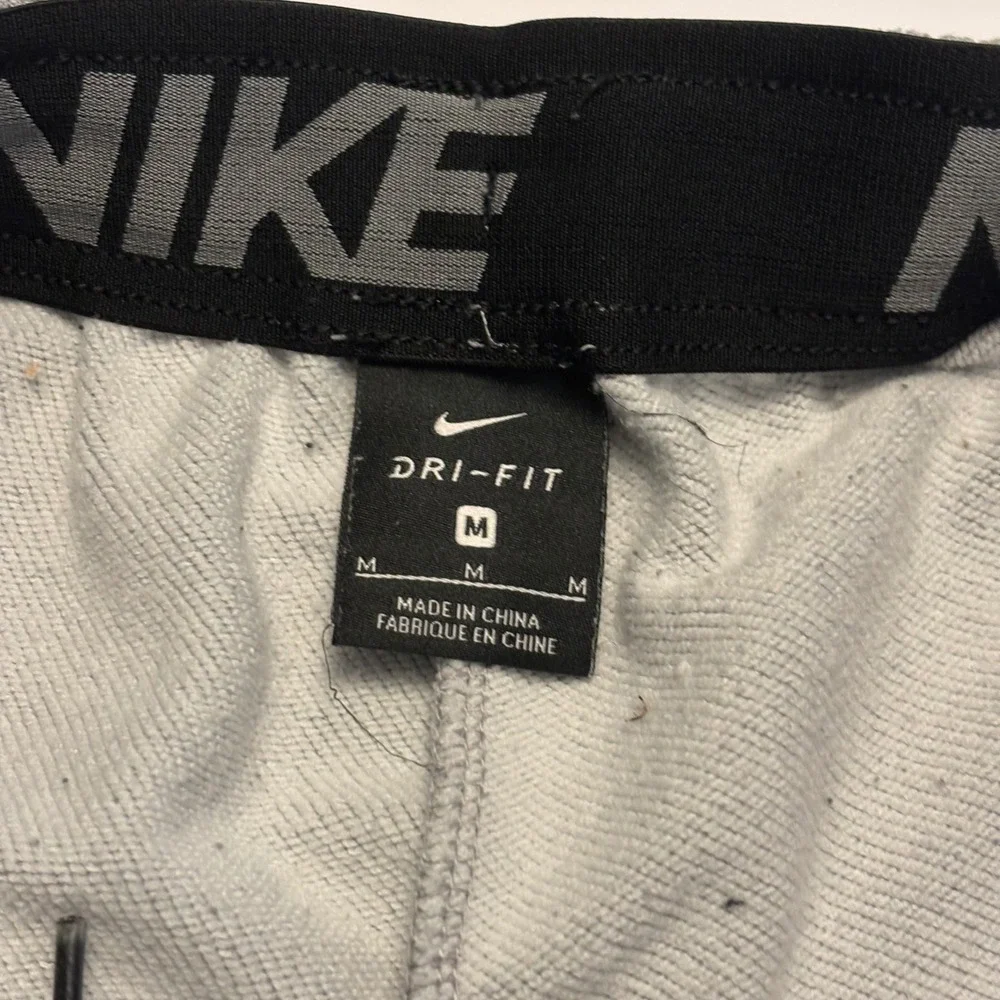 Nike Dri-FIT Sweatshorts Mens Medium Grey Athletic Basketball Swoosh Training